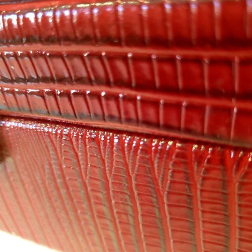 Bordó, kétszintes, elegáns ékszerdoboz.