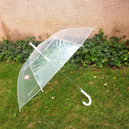 Átlátszó esernyő