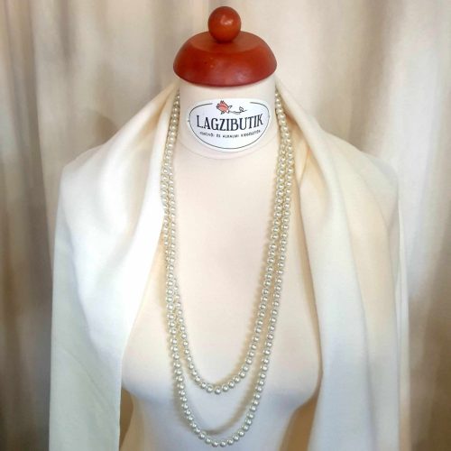 Extra hosszú teklagyöngy nyaklánc.