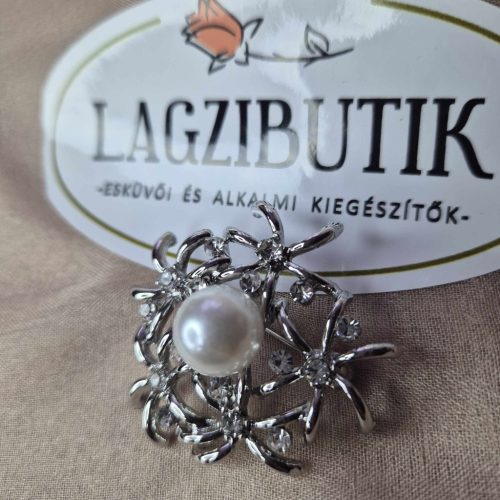 Ezüst, virágos-gyöngyös bross, kitűző.