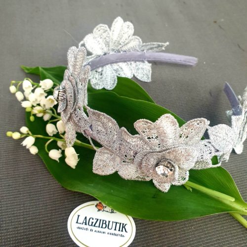 Ezüst csipkés, strasszos hajpánt, hajdísz, fejdísz.