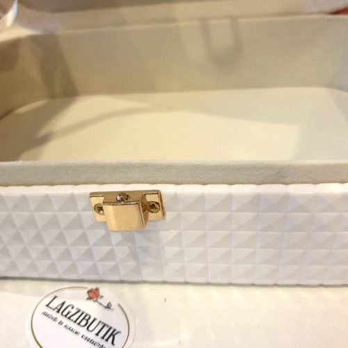 Fehér műbőr ékszerdoboz