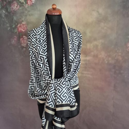 Fekete-bézs, görög mintás szatén stóla.