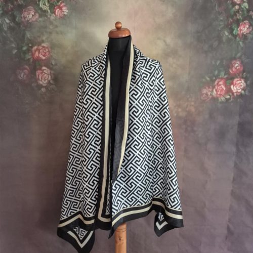 Fekete-bézs, görög mintás szatén stóla.