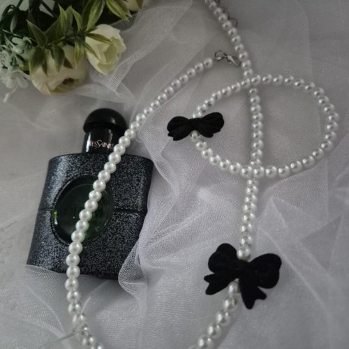 Fekete masnis fehér gyöngy nyaklánc-karkötő szett.