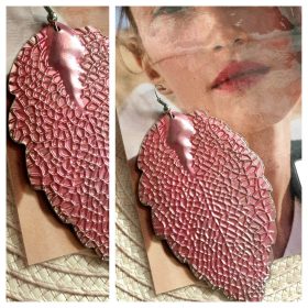 Rózsaszín, fém levél, nagyméretű fülbevaló.