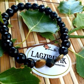   Fekete ásványkarkötő férfiaknak, réz köztessel, polygonnal.