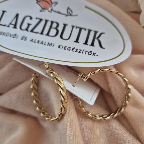 Fonott karika fülbevaló.