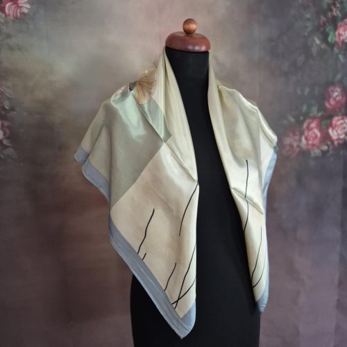 Bézs, gingko leveles kendő.