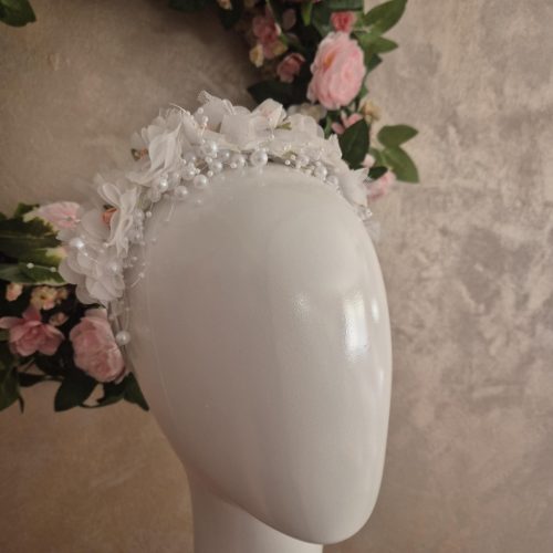 Gyöngyös-virágos hajpánt.