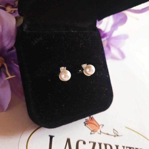 Gyöngyös-strasszköves bedugós fülbevaló.