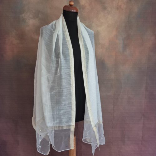 Gyöngyös-bordűrös stóla, kendő.