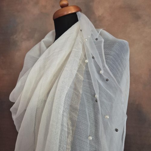 Gyöngyös-bordűrös stóla, kendő.