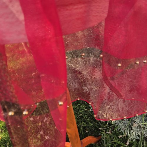 Gyöngyös, bordűrös vékony stóla.