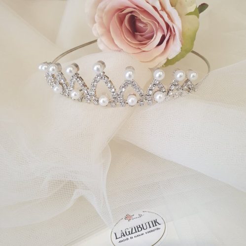 Gyöngyös tiara