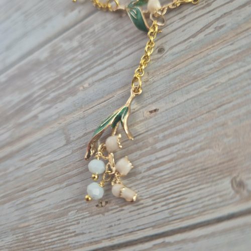 Gyöngyvirágos nyaklánc.