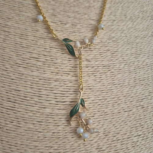 Gyöngyvirágos nyaklánc.