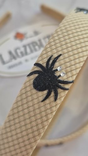 Hajpánt pókokkal, Halloween-re.