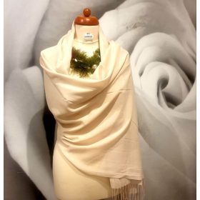 Krémszínű, vékony stóla, kendő.