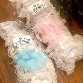   Csipkés harisnyakötő, combcsipke, kék/rózsaszín virággal.