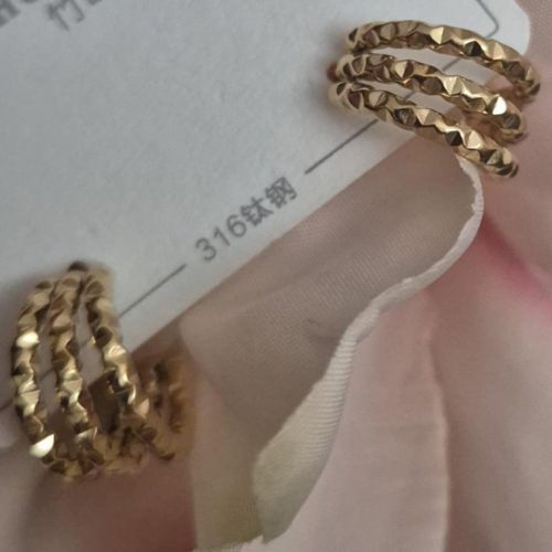 Hármas, csavart kiskarika fülbevaló.