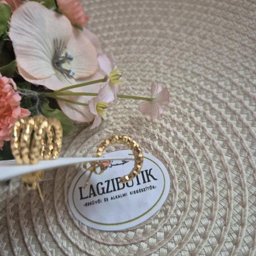 Hármas, csavart kiskarika fülbevaló.