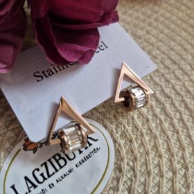 Háromszög, köves fübevaló.