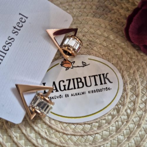 Háromszög, köves fübevaló.