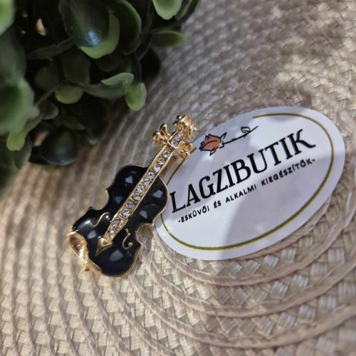 Hegedű bross, kitűző.