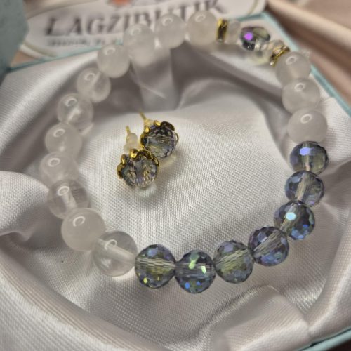 Hegyikristály-kék csiszolt üveggyöngy karkötő-fülbevaló szett.