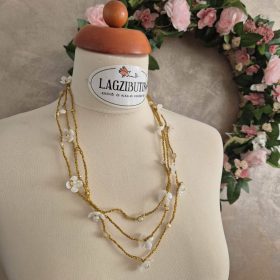 Horgolt nyaklánc/karkötő fehér virágokkal.