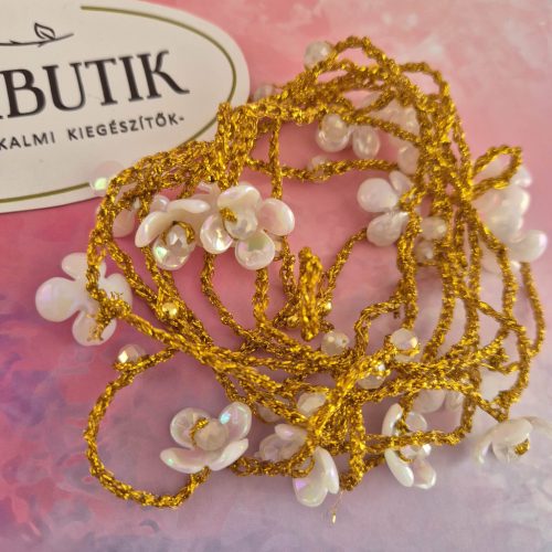 Horgolt nyaklánc/karkötő fehér virágokkal.