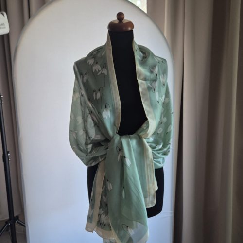 Hóvirágos, pasztell zöld-bézs stóla, kendő.