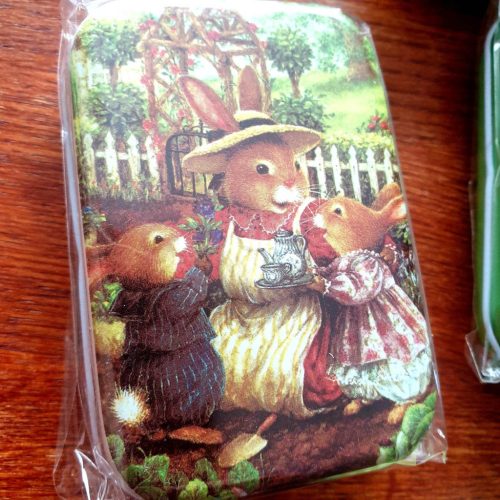 Húsvéti, kis fém dobozka, vintage tároló.