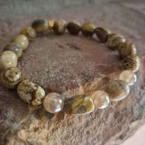 Jáspis-achát karkötő függővel.