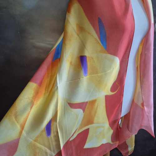 Kála virág mintás narancs-sárga selyemstóla.