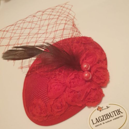 Piros díszkalap, fejdísz