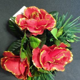   Rózsás, karácsonyi gyertyagyűrű hosszúszárú gyertyákhoz.