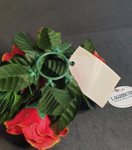 Rózsás, karácsonyi gyertyagyűrű hosszúszárú gyertyákhoz.