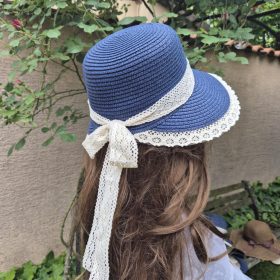 Szalmakalap, nyári kalap csipkés széllel.
