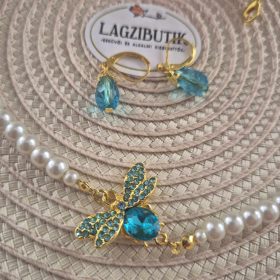 Kék pillangós teklagyöngy nyaklánc-fülbevaló szett.