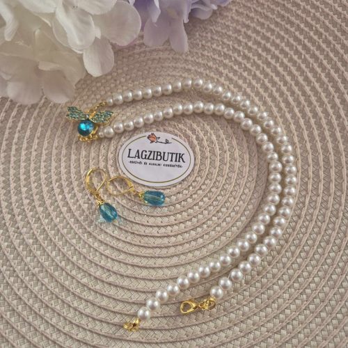 Kék pillangós teklagyöngy nyaklánc-fülbevaló szett.