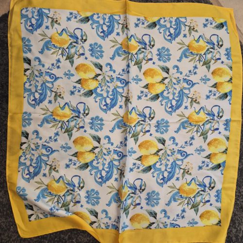 Kék-sárga, citrom mintás selyemkendő.