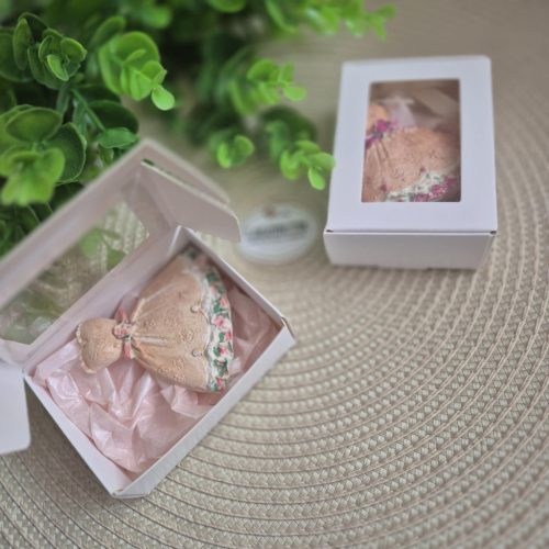 Koszorúslány felkérő kerámia dísz, illatosító.