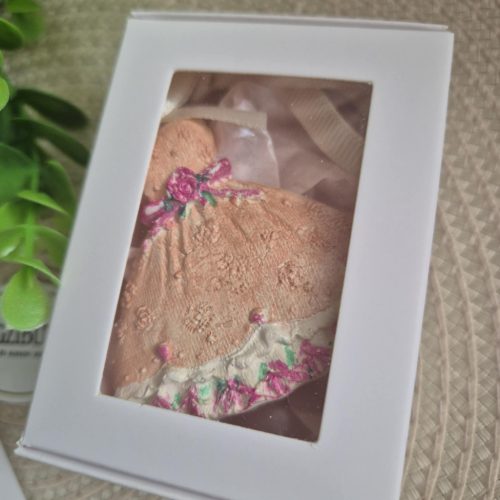 Koszorúslány felkérő kerámia dísz, illatosító.