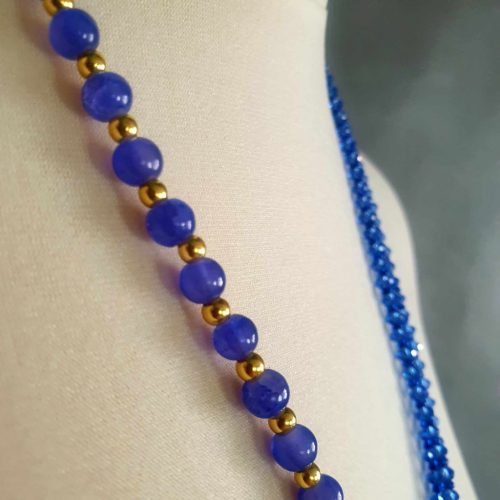 Királykék, többsoros, egyedi nyaklánc.