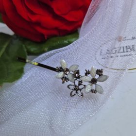 Kisvirágos hajcsat, hajbavaló.