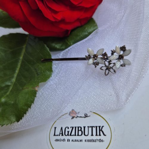 Kisvirágos hajcsat, hajbavaló.