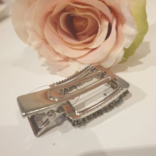 Kocka strasszos csat