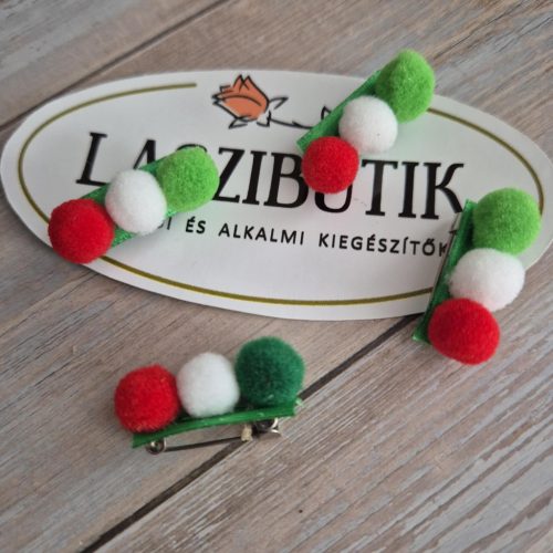 Bogyós kokárda kitűző.